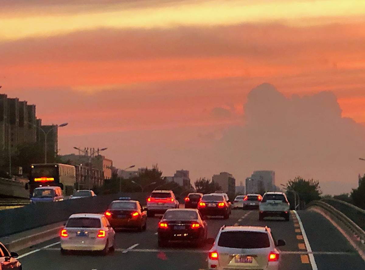 北京晚霞|“北京条状七彩晚霞”上热搜，美得像油画！你看到的是啥颜色？