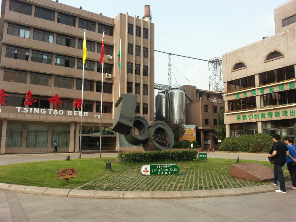 青岛啤酒三厂有工人在原料仓小便?当地市场监管局最新回应来了