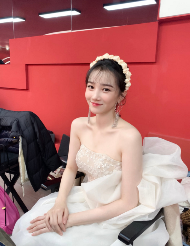 陈小纭被高清镜头怼脸拍,看清她鼻子形状,我图都不敢这么p