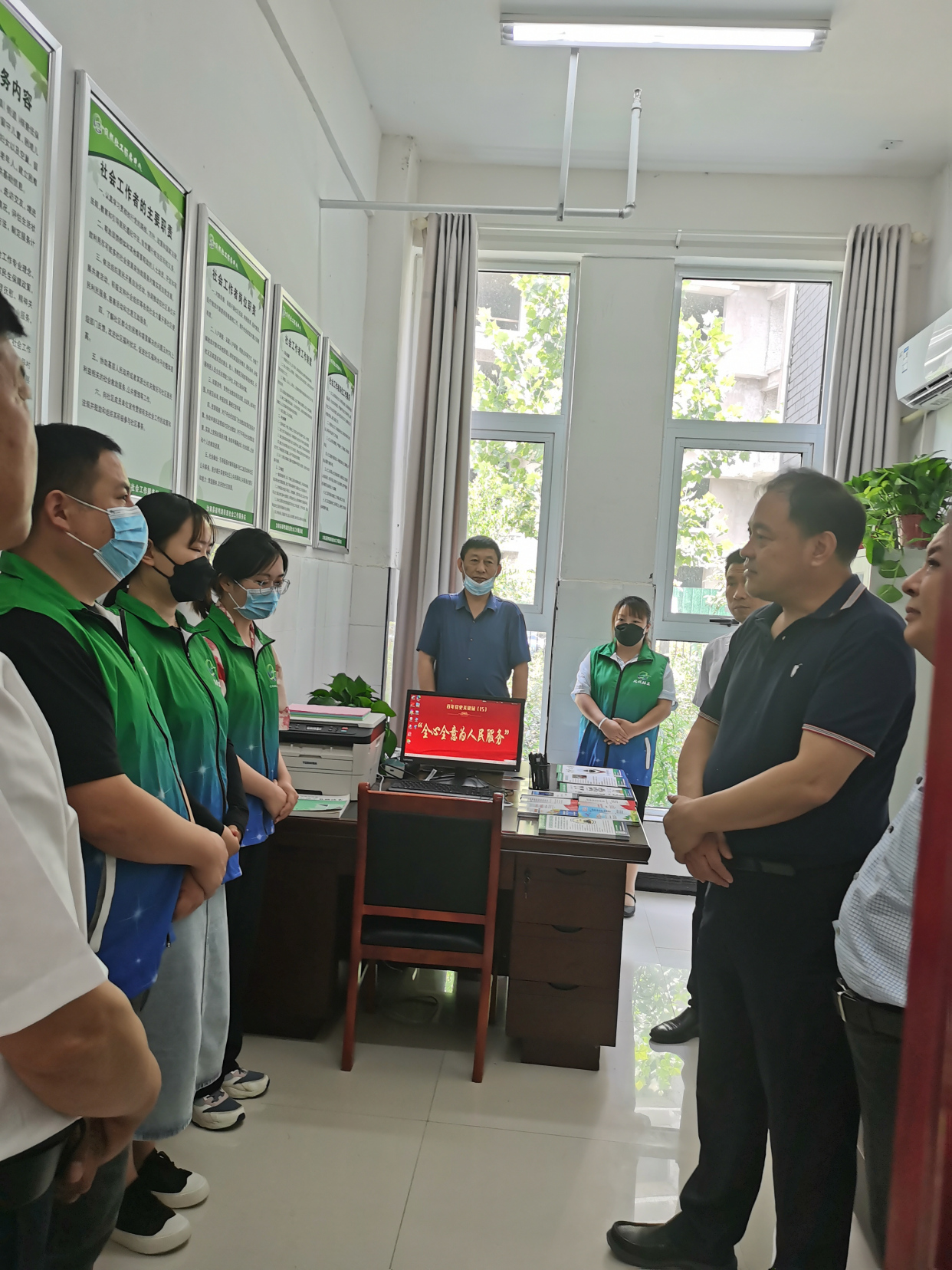 河南省民政厅一级巡视员尚英照到汝南县宿鸭湖社工站检查指导工作