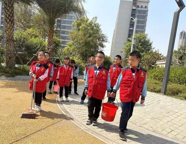 厦门市海沧区延奎实验小学芸美分校三年一班开展学雷锋主题活动