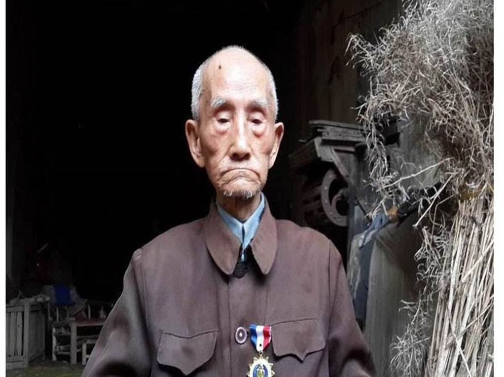 日本记者采访抗战老兵,老兵:我拒绝和日本人说话