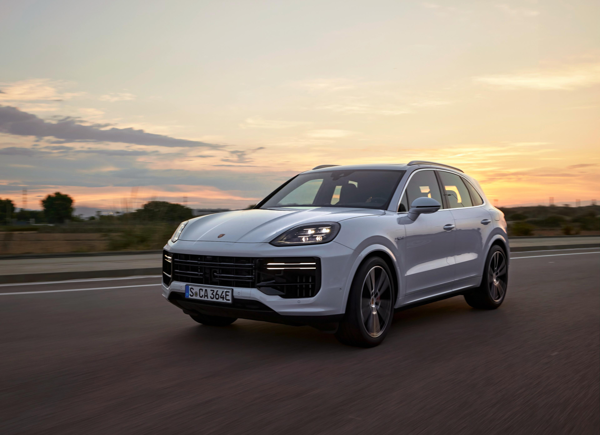 2024款保时捷cayenne turbo e-hybrid上市,售价194.8-199.8万元