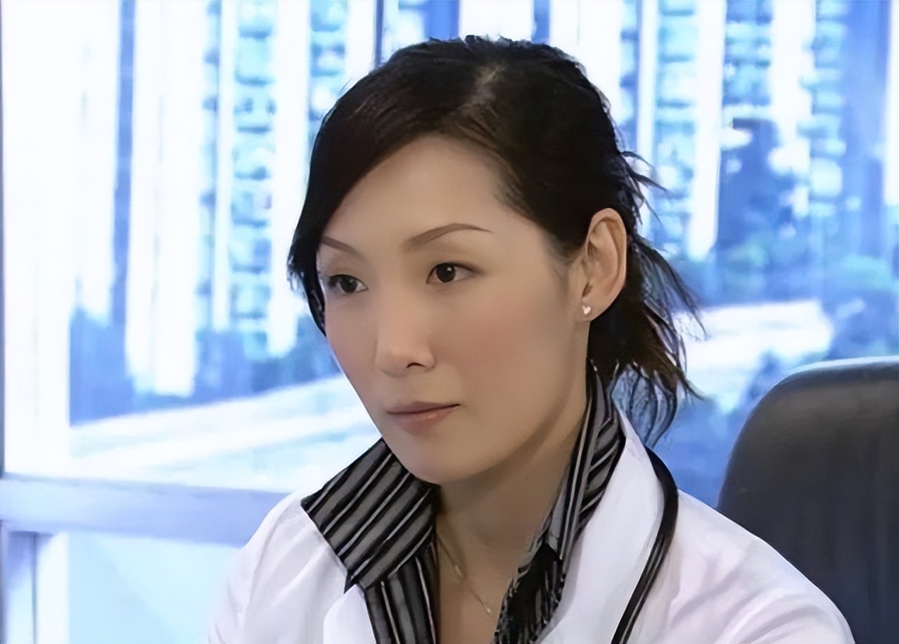 香港知名女星吴美珩罕见出镜!状态冻龄气质佳,拒绝复出拍戏