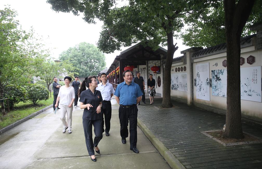 市人大常委会副主任朱来友一行到雨山法院调研一站式多元解纷和诉讼