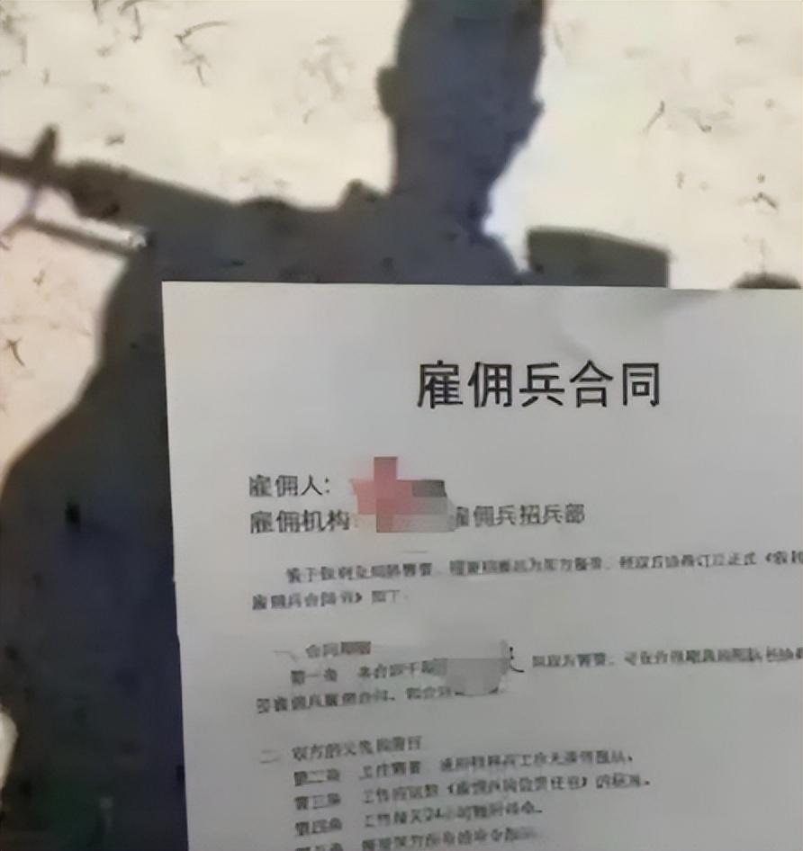 他馬上報名了,併成功通過了集體培訓,和9個同伴一起,踏上了前往伊拉克