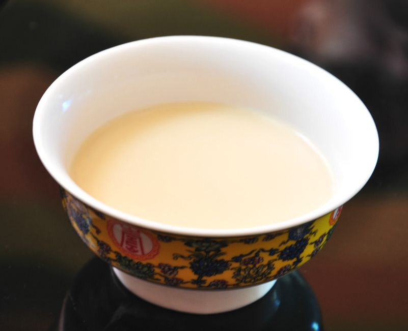 酥油茶还可以起到 健脾润滑肠胃,滋养补气的作用,因为它是通过 牦牛乳