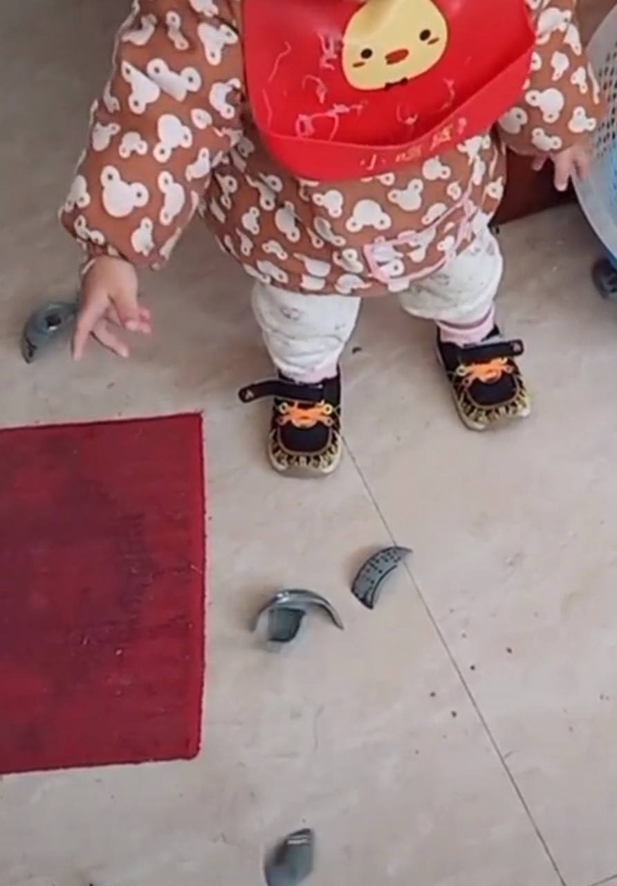 孩子吃饭时喜欢摔碗怎么办?宝妈不用生气,学学包文婧的处理方式