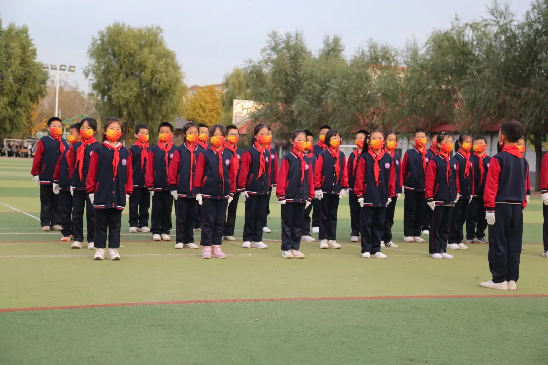 尚丽外国语学校小学部队列队形比赛 展崇尚精神风貌