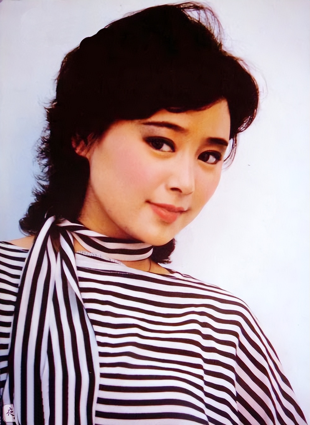 张瑜前夫张建亚:支持妻子去美国却"被"离婚,再婚娶普通人获幸福