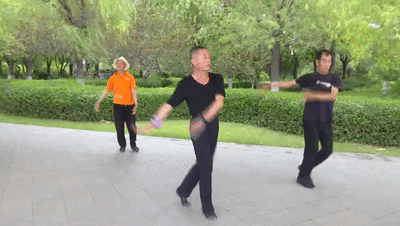 推荐66岁大叔退休后沉迷跳芭蕾，6年瘦了20斤！网友：厉害了