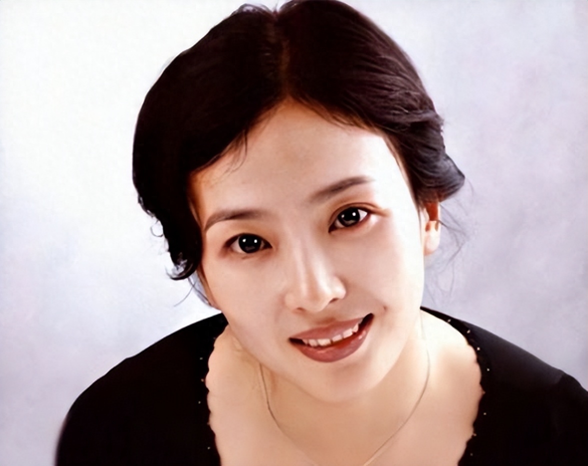 回顾刘晓莉两婚两离至今单身比女儿刘亦菲还美为女儿放弃一切