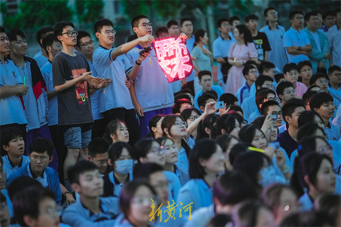 夏日與音符碰撞,奏響青春旋律!山師附中幸福柳分校草地音樂節燃情開唱