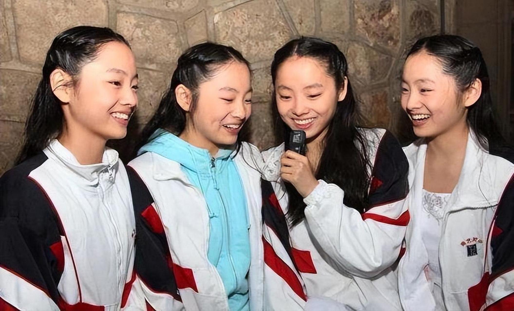 山东"冰清玉洁"与南京"四小凤"差距明显 反观南京四胞胎"四小凤",她们