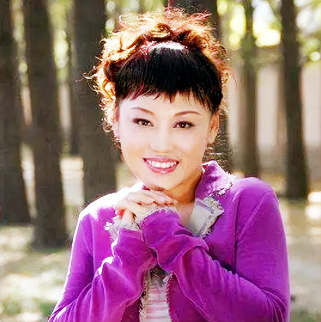 著名歌唱家胡晓晴:一场官司伤了她的心,67岁仍未婚,无儿无女