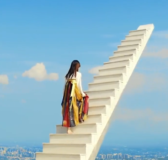 河南一男子花88元打卡"网红天梯",一看傻眼了:爬还是不爬呢?