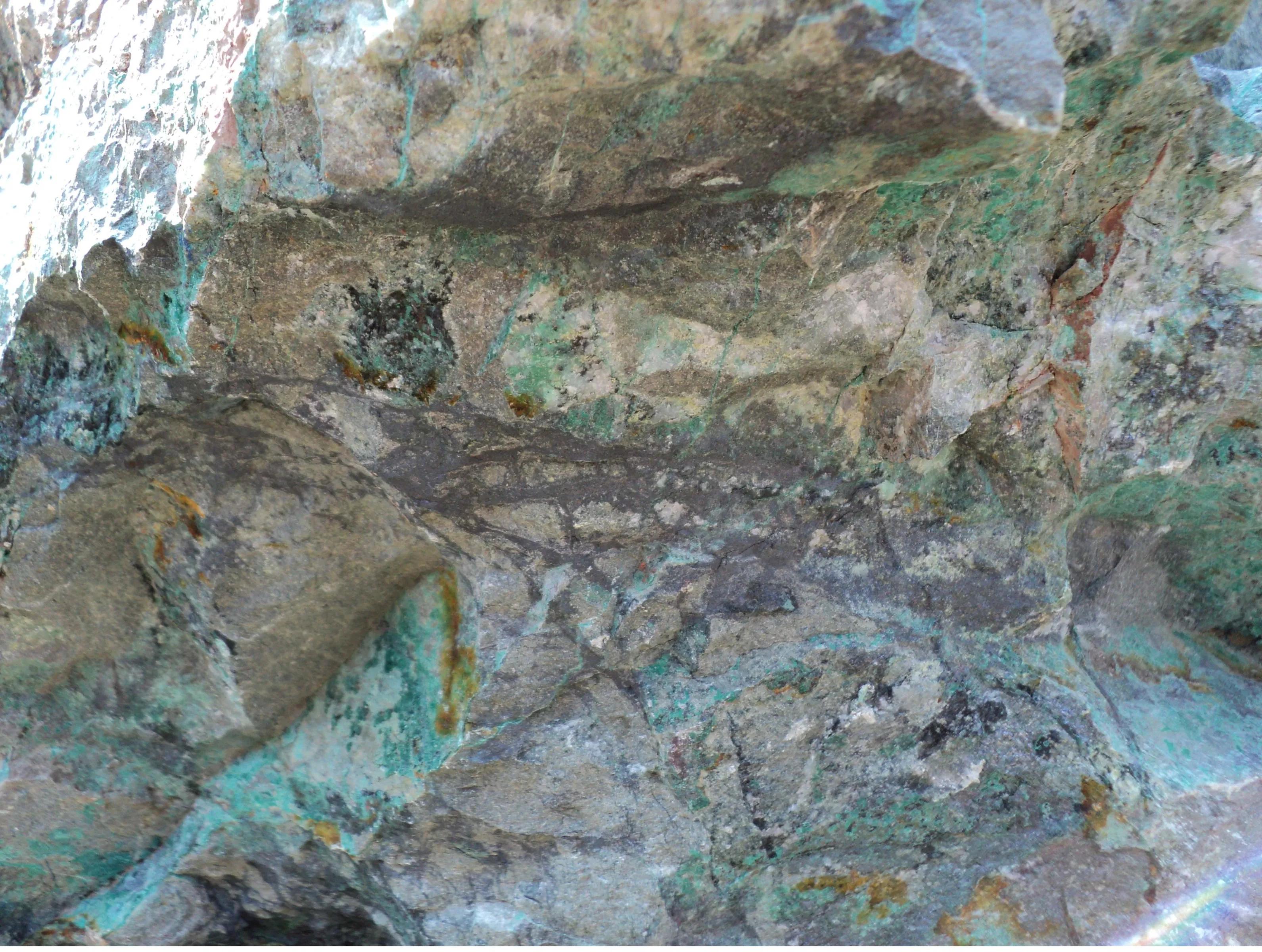 云南省镇沅县某铜矿考察——构造交汇部位富集