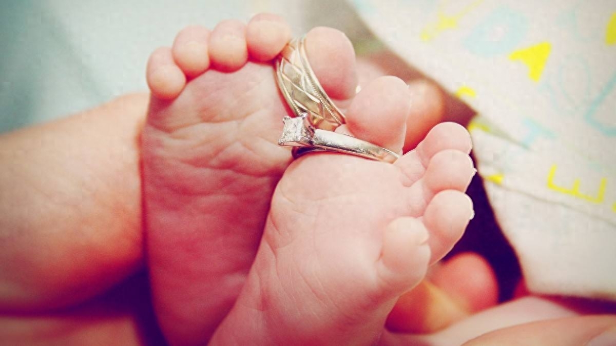 纪实四川一老夫妻收养怪胎7岁满脸皱纹如老人1年后奇迹发生