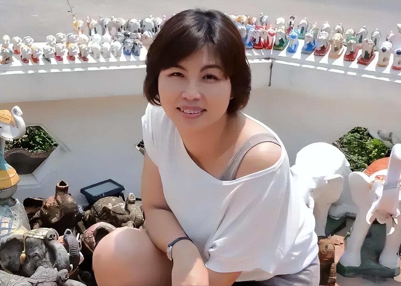 被"美人计"迷惑的小哲