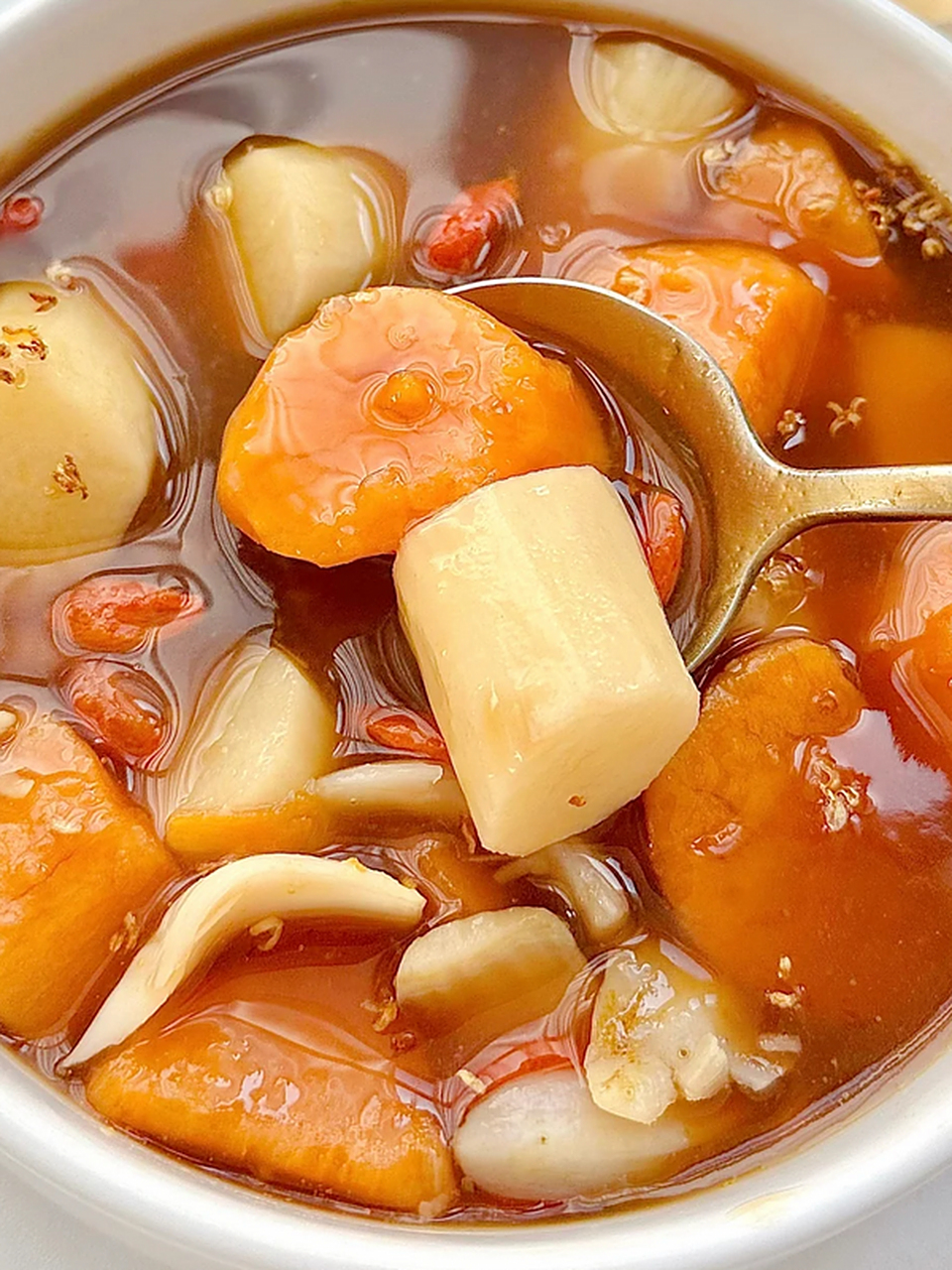 山药红薯羹:营养美味,滋润养颜  这款山药红薯羹真的让我好喝哭了!