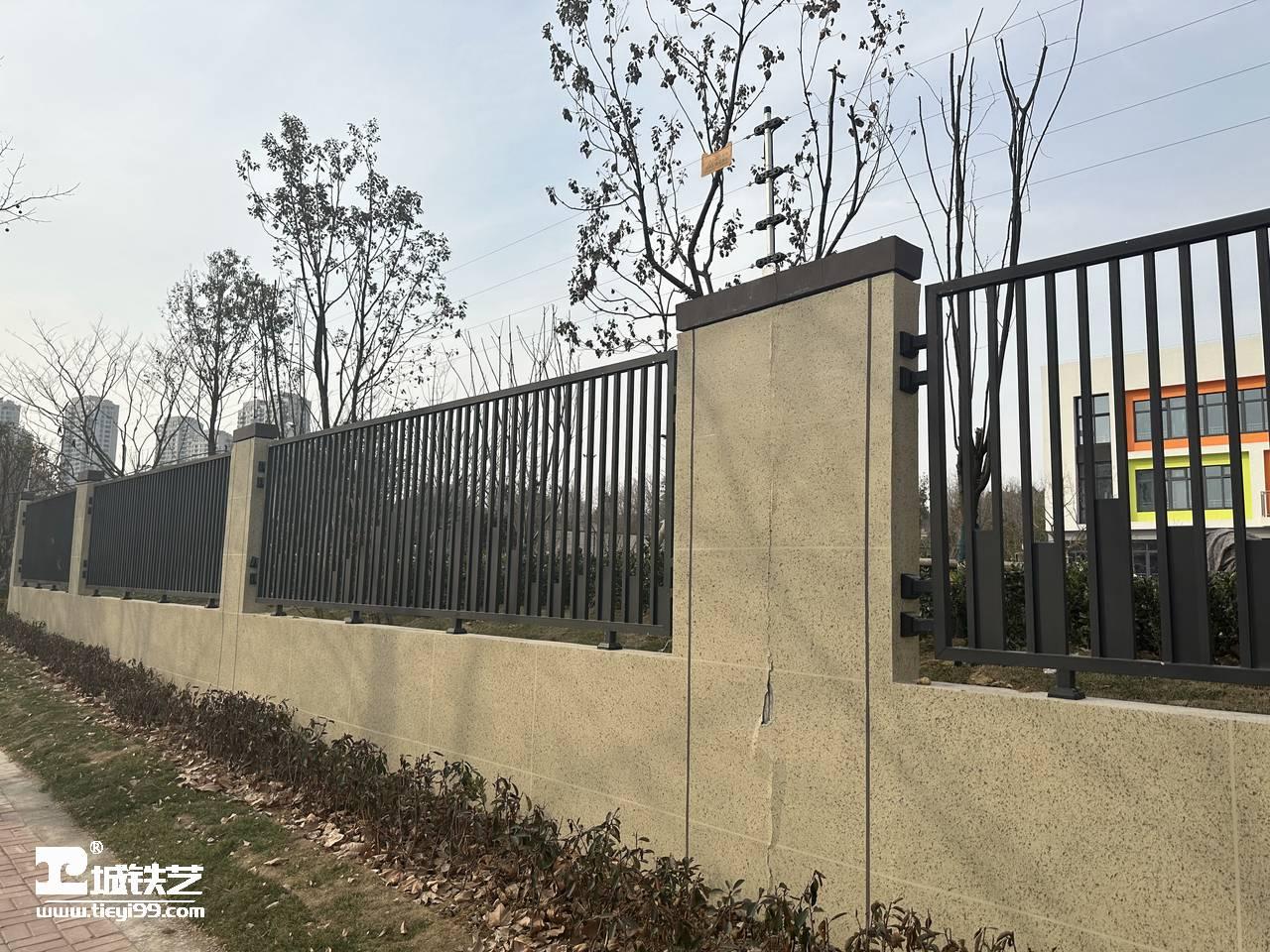 钢板渐变造型的铁艺围墙护栏tw2335-实景拍摄