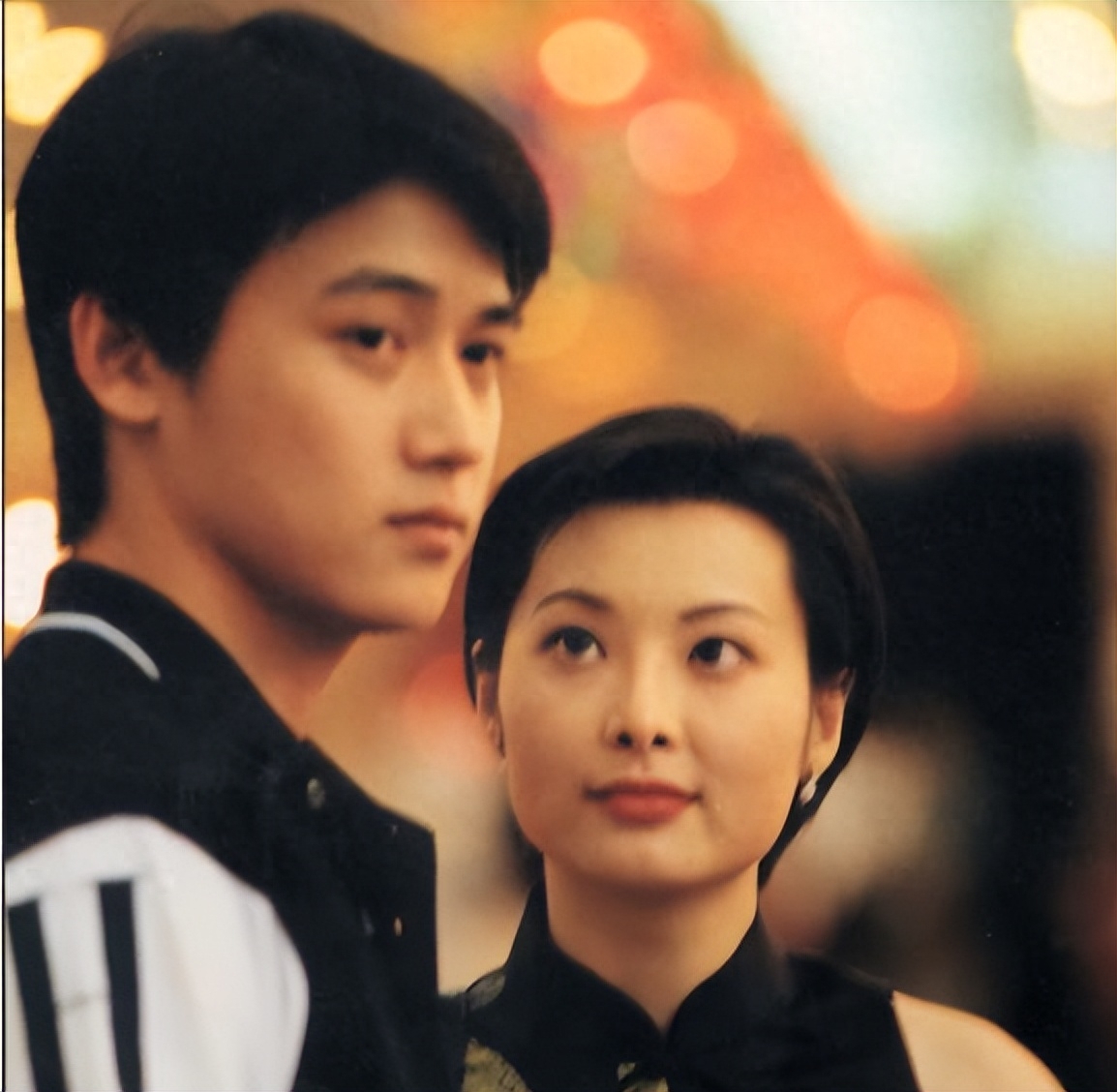 陆毅扮演的是法律系大学生肖童,青春盎然,玉树临风,让人移不开眼.