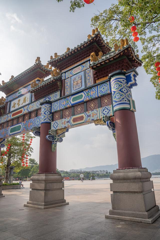 肇庆有个十分复古的牌坊,有机会一定要来看看,尽显美丽