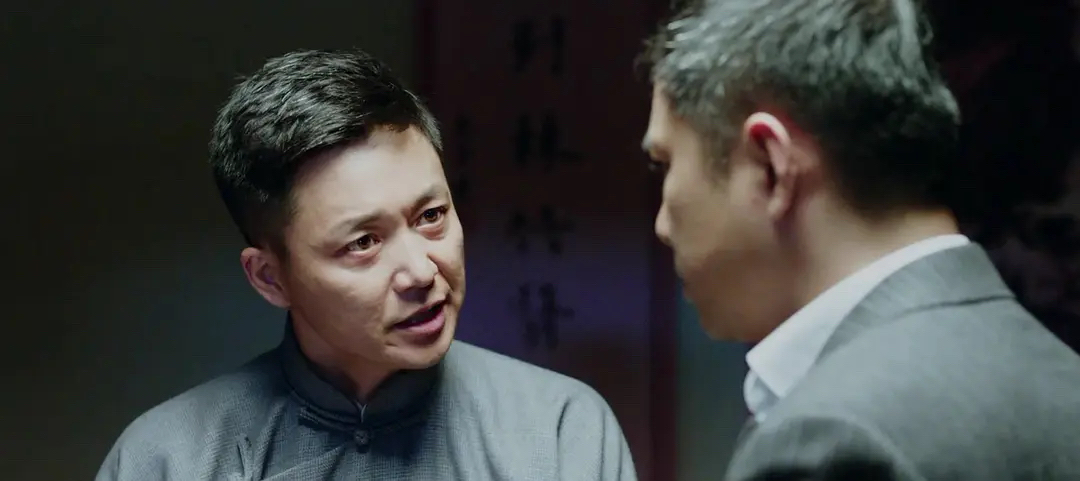 长了一张正人君子的脸,演坏人却让人恨得牙痒,真是令人又爱又恨