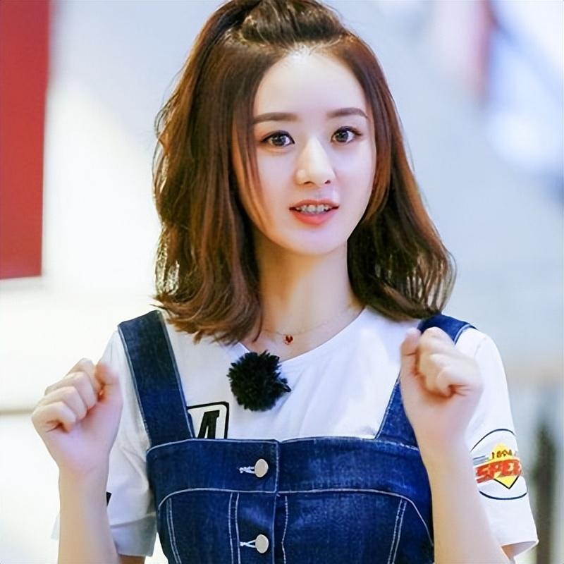 离婚后的赵丽颖,独居上海一个人散步吃烤串,和陈晓内核一致