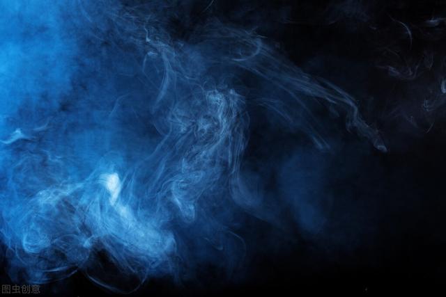 故事:一团黑雾钻进叔父身体里,没多久他就得病死了