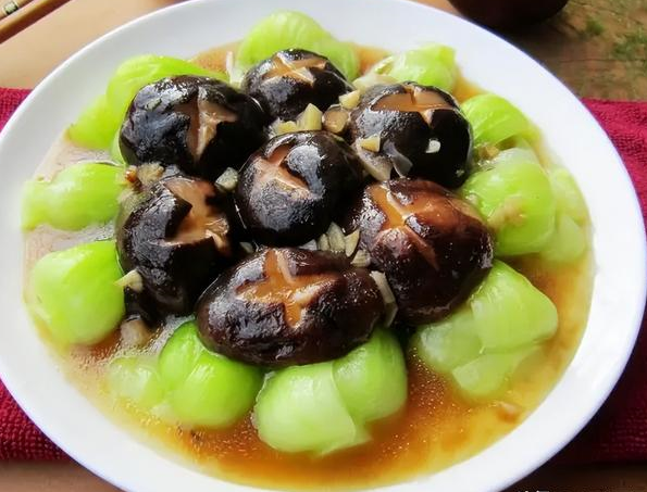 霜降过后,这4种青叶菜使劲吃,润燥补水,排毒通便,营养又鲜美