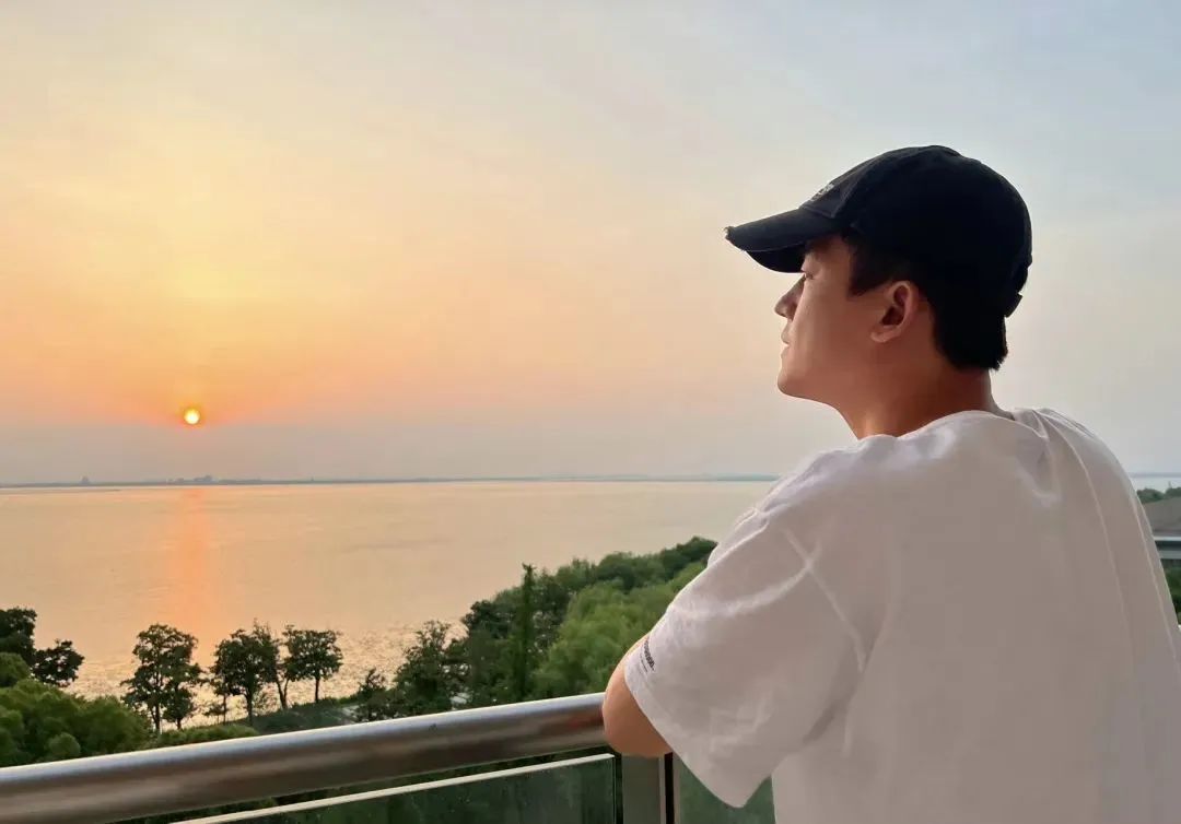 古天乐为什么美黑?范冰冰冒险代言p家?金星吐槽热巴捂胸?