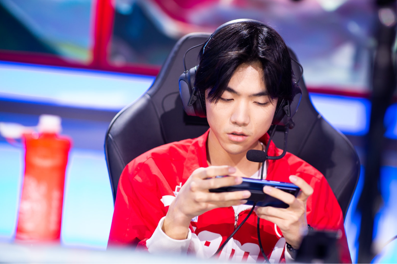 kpl:we被rw零封,最惨的却当属best,训练赛都没有还要上场