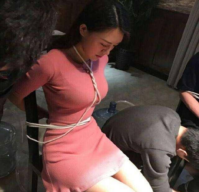 这种捆绑法我也想学,看起来捆的真结实
