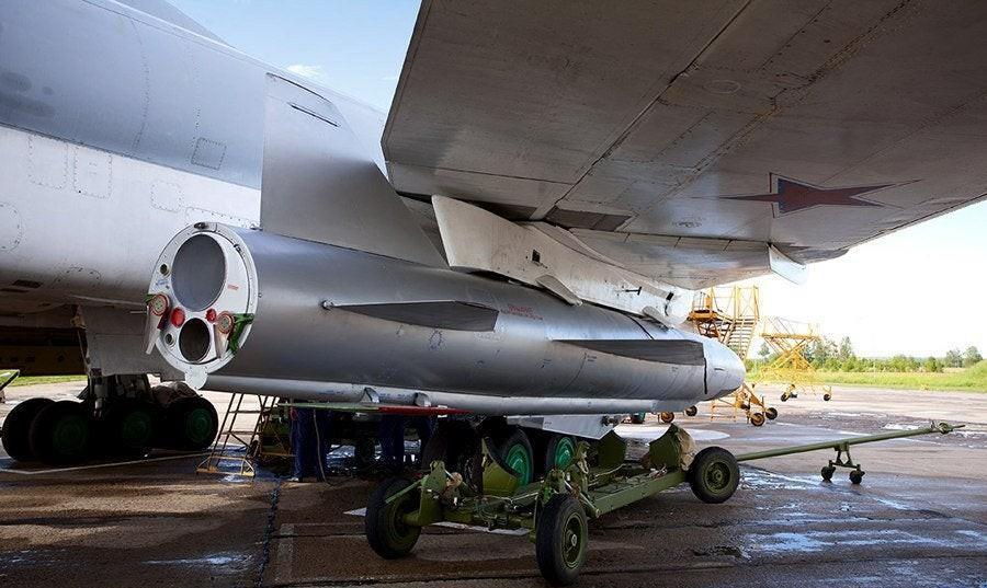 俄乌冲突提醒中国:10000枚红旗2导弹千万别扔,对台方面有大用途