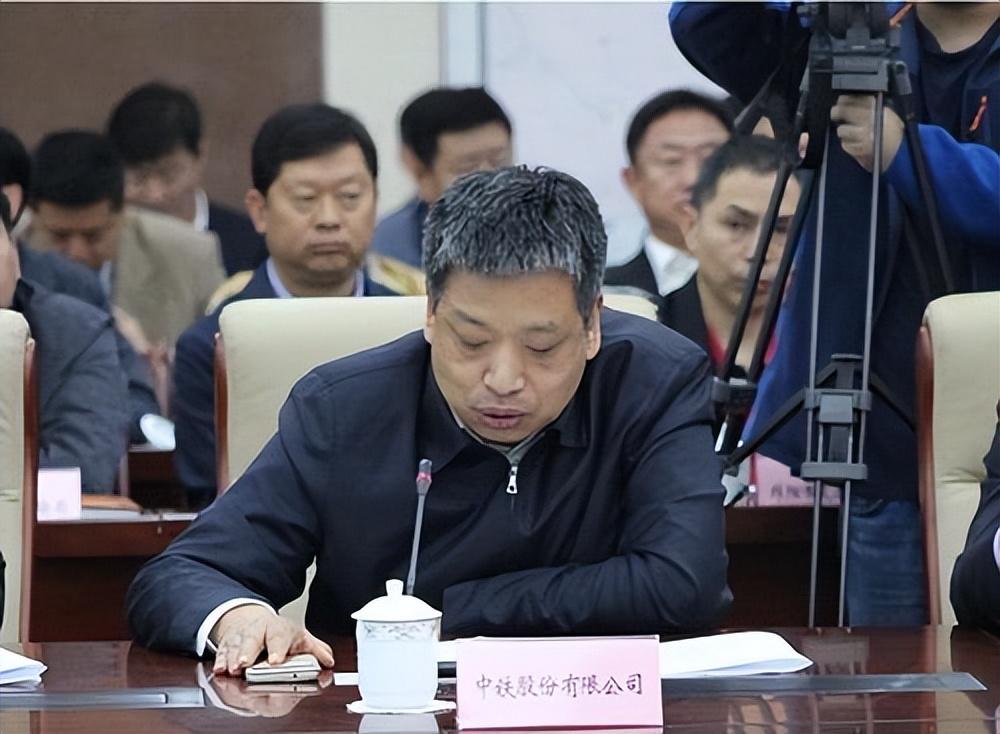 纪实:中铁高官周孟波:假装自杀逃亡国外,追逃2个月被缉捕回国