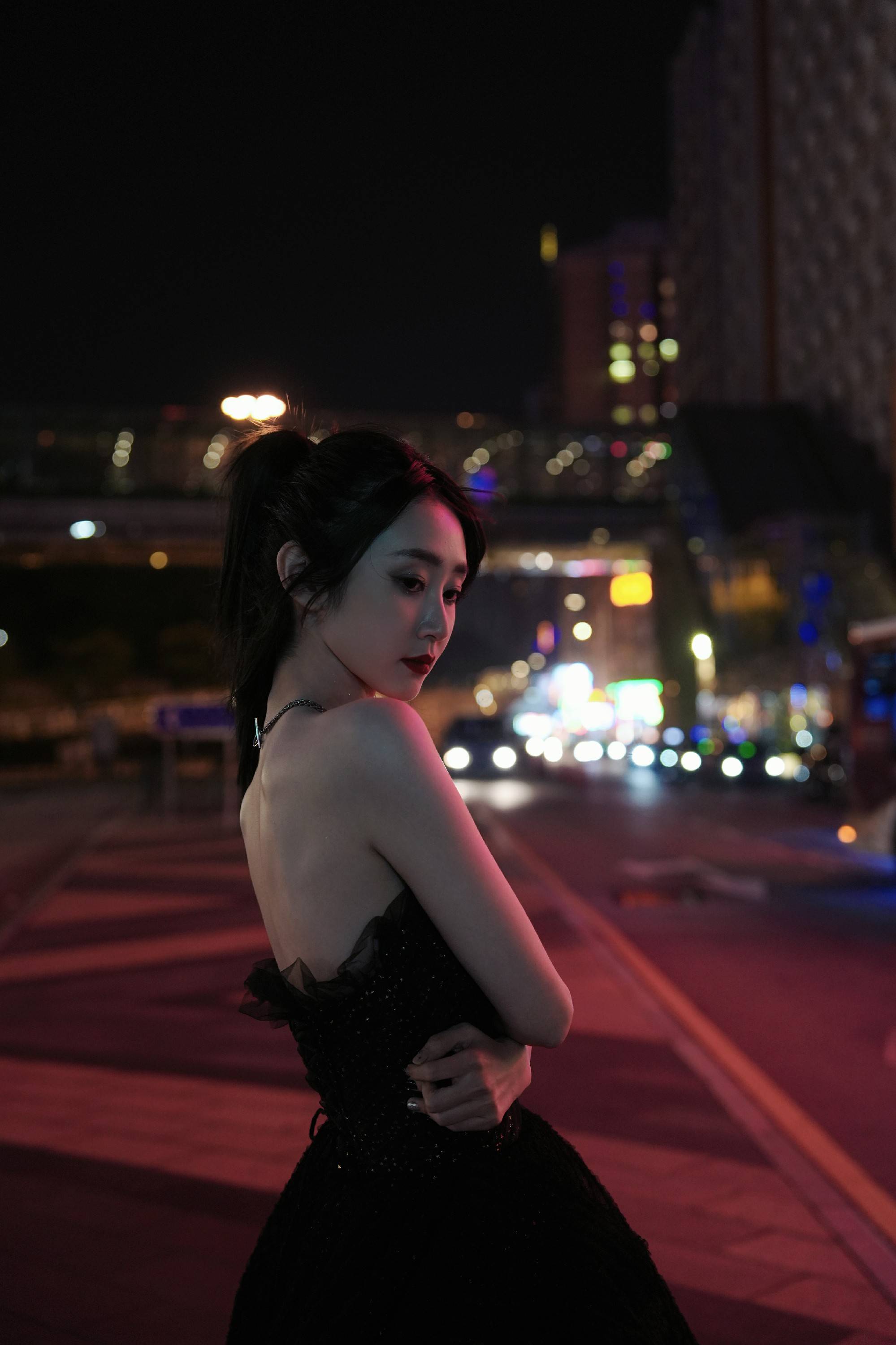 主持台柱虎牙当家花旦鳕熊合约到期,抢人之战暗流涌动走还是留?