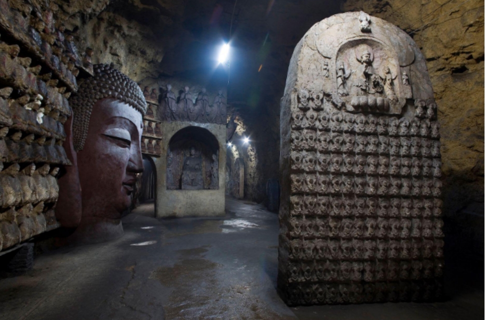 白云万佛洞,人们喜欢把信仰放在高处,祈求自己平安顺利