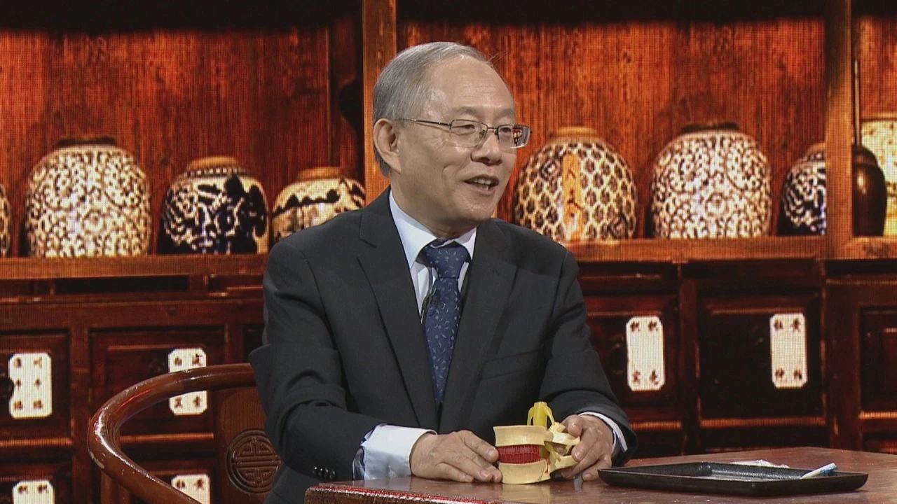 东城中医医院特聘专家王凡做客记忆·国医:夏季吹空调小心伤阳气