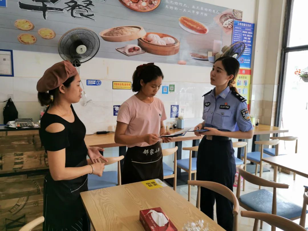 (湾里公安【致敬女警力量】致敬"乘风破浪"的智玲姐姐