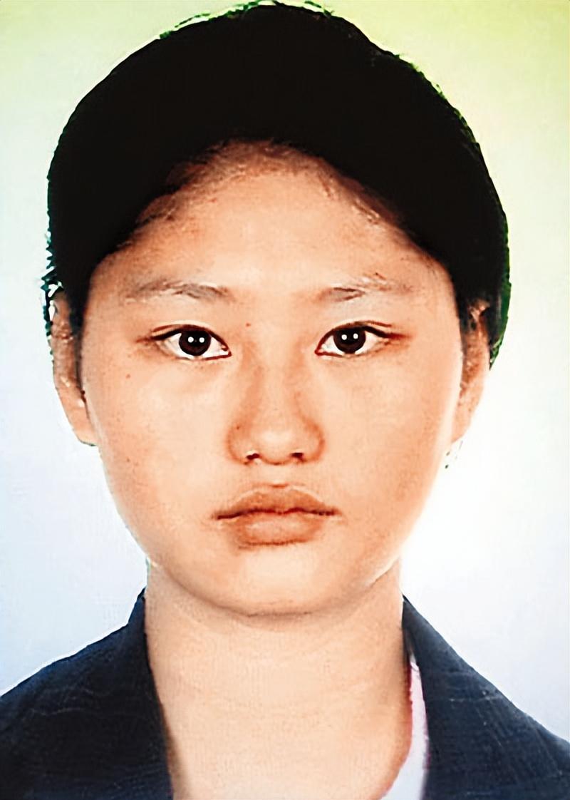 这个倒霉女孩叫张桂英,当时也只有20岁出头.