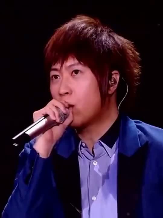 墙倒众人推,歌手阿信否认假唱引热议,评论区翻车诸多黑料被扒出-度小