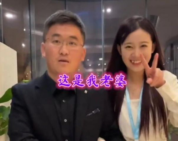 屌丝网红姜涛正式官宣新恋情,女徒弟变老婆!