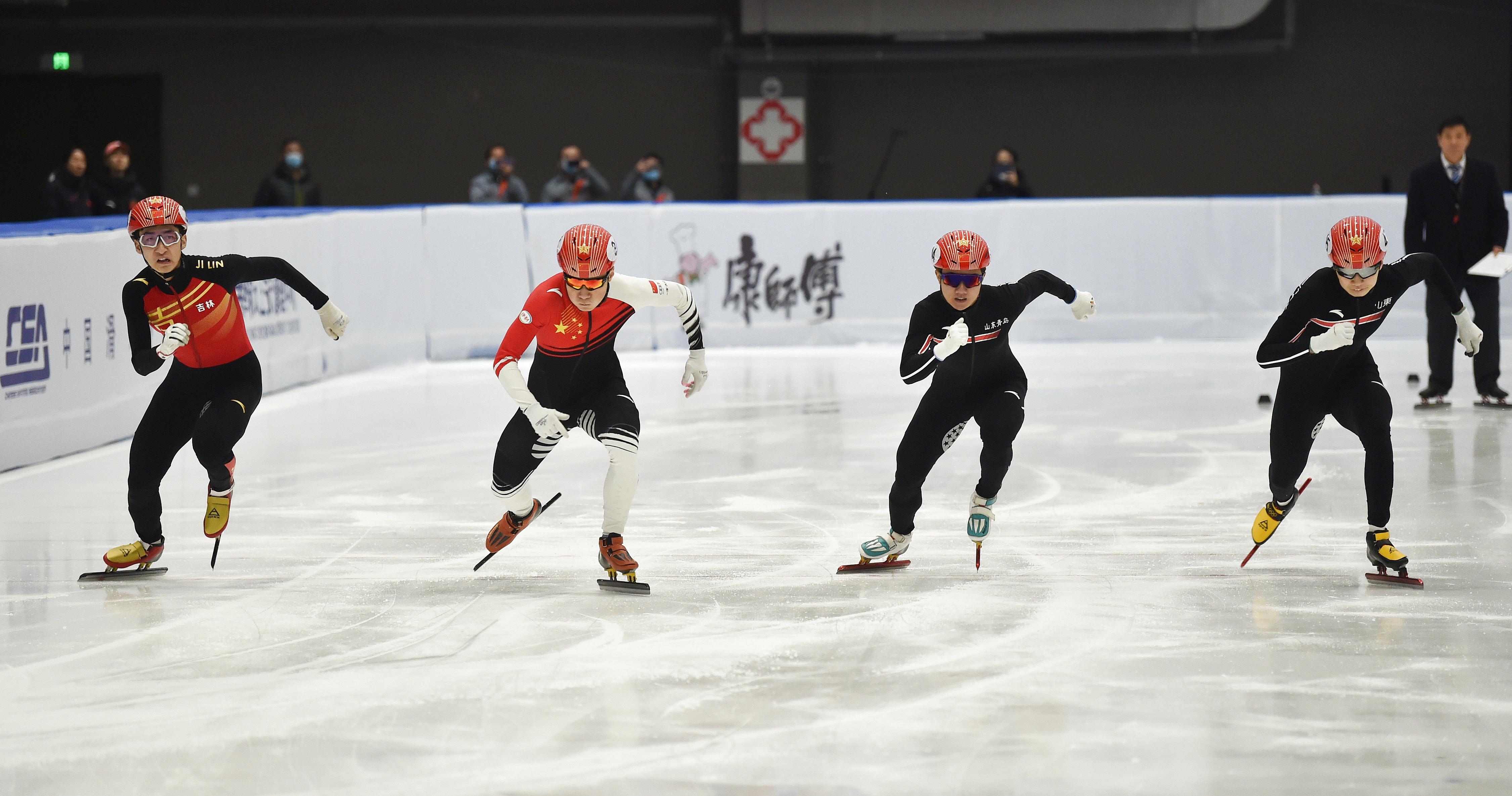 短道速滑交叉式起跑图片