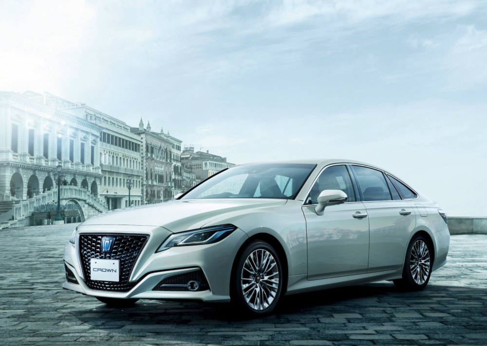 全新丰田皇冠来了!售价21万起,动力总成有2.4t和2.5l混动可选