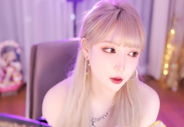 minana呀国产女主播直播间上演:修水管剧