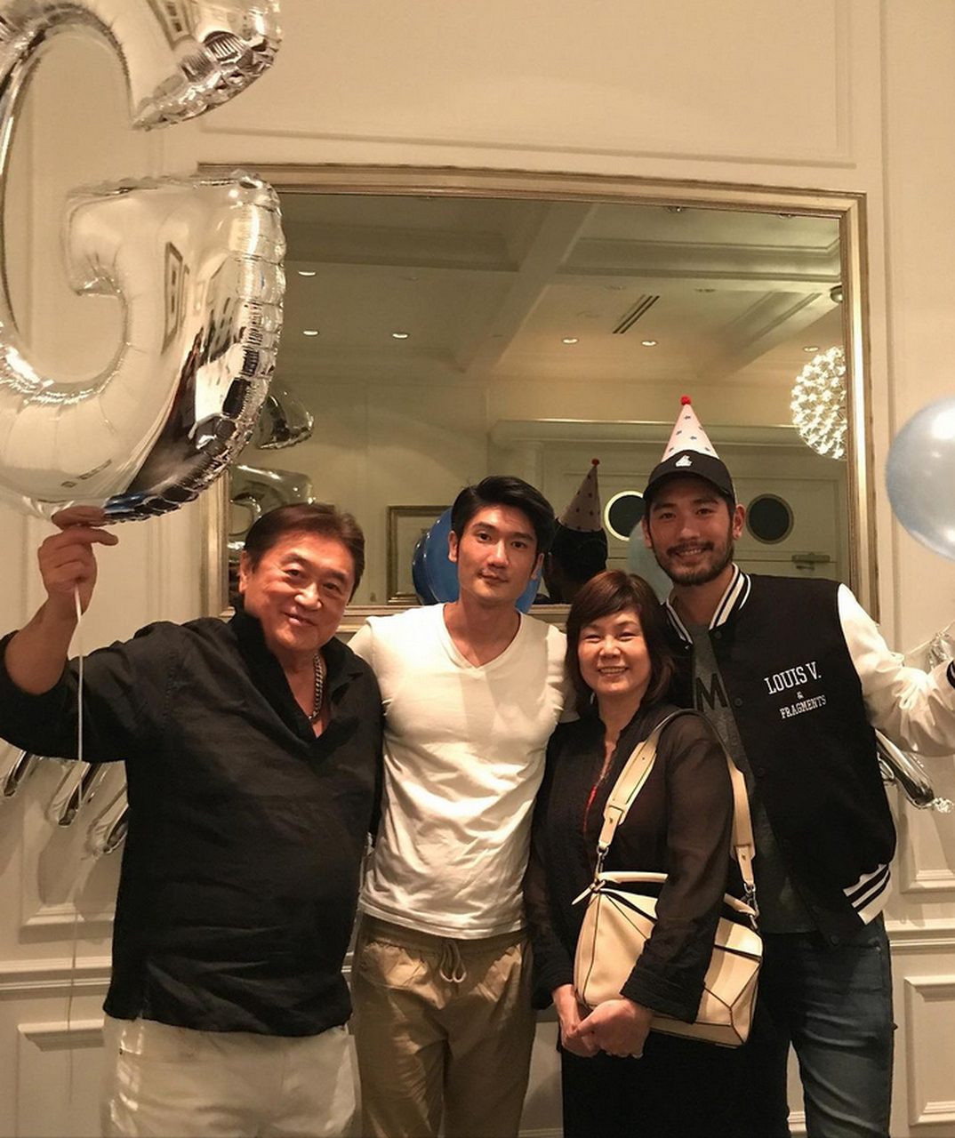 高以翔在录制综艺节目《追我吧》时突然昏倒,经过抢救无效不幸离世,年