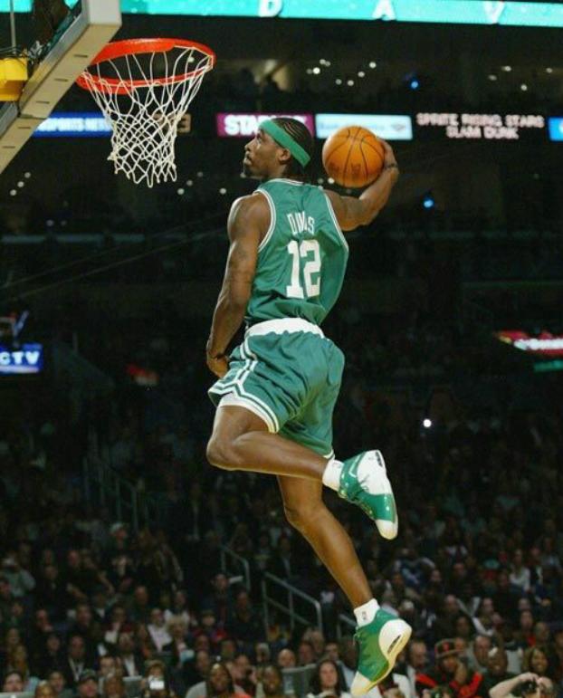 1998年nba选秀重排,一人得分30000 ,三人20000 ,还有一副王炸