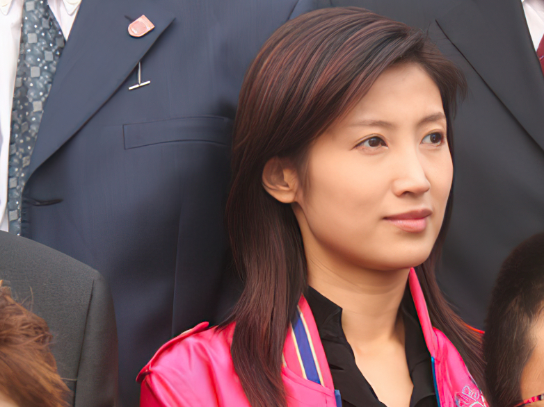 主持人春妮:一婚嫁给蒋虎丁克8年,二婚名嘴刚强,儿子名叫刚好