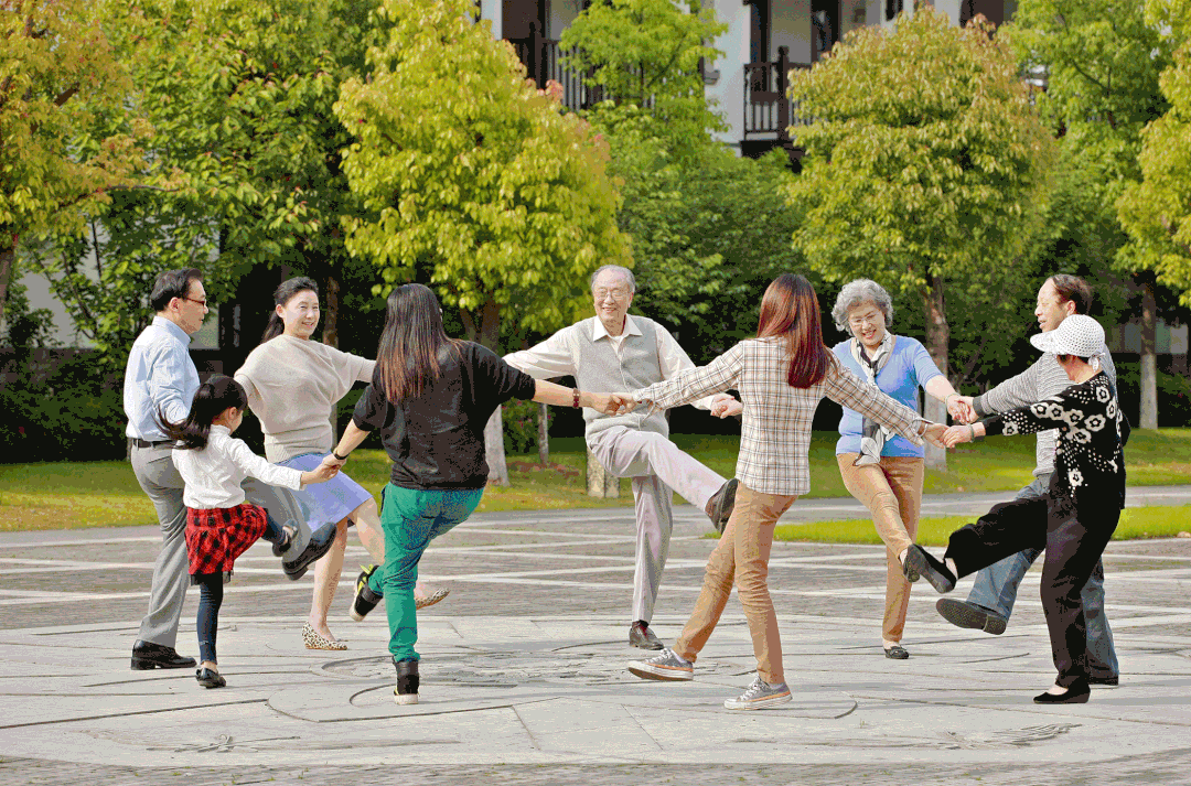 从关爱每一个晚年的"红叶行动",到让每一个孩子远离溺水的"海豚计划"